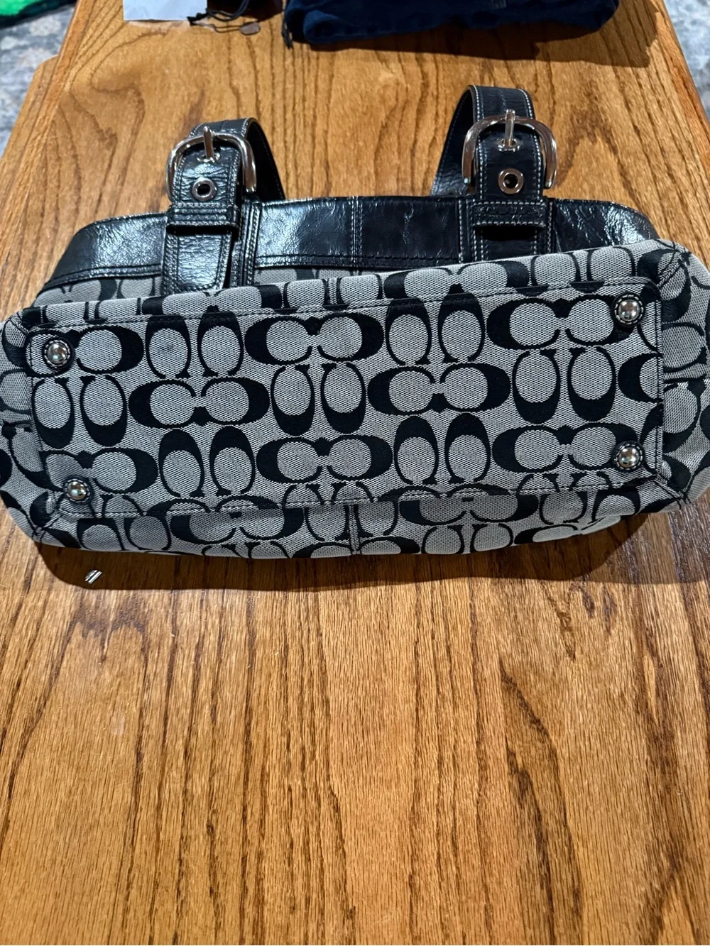 Coach Black and Cream Signature Shoulder Bag - Picture 6 of 10